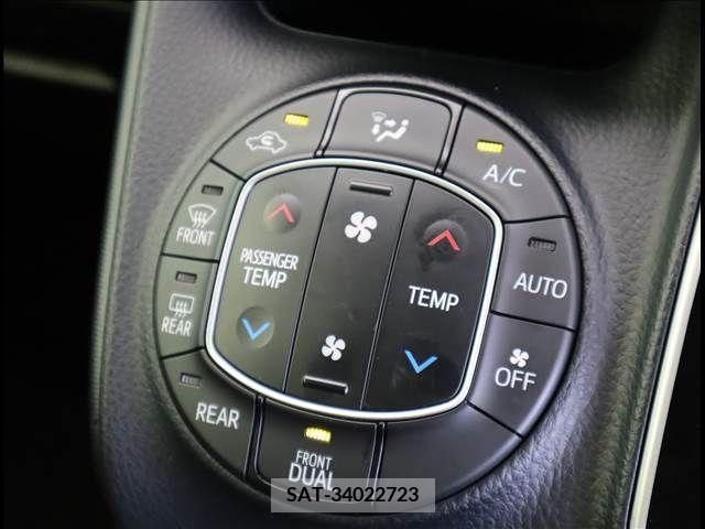 Toyota NOAH 2017-07 346680-9