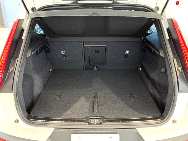 Volvo XC40 2018-11 20565-12