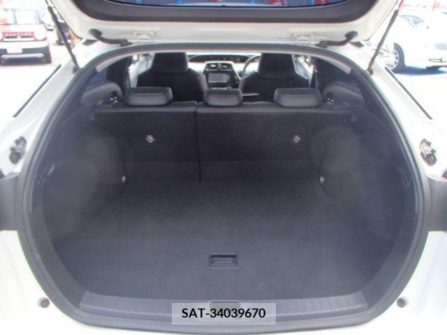 Toyota PRIUS 2017-09 322306-11