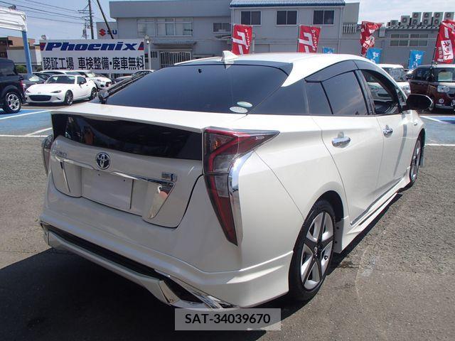 Toyota PRIUS 2017-09 322306-1
