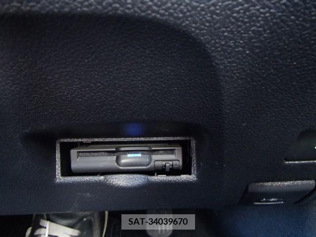 Toyota PRIUS 2017-09 322306-18