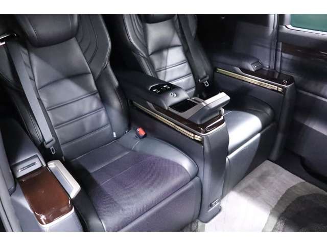 Toyota ALPHARD HYBRID 2019-11 14099-1