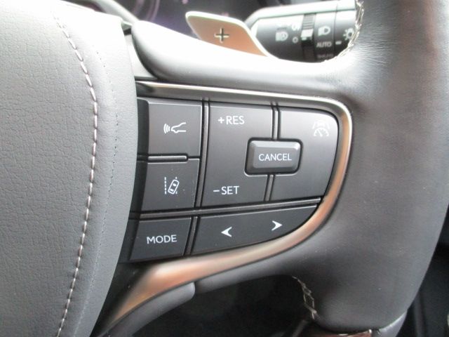 Lexus LS 2021-10 7735-21