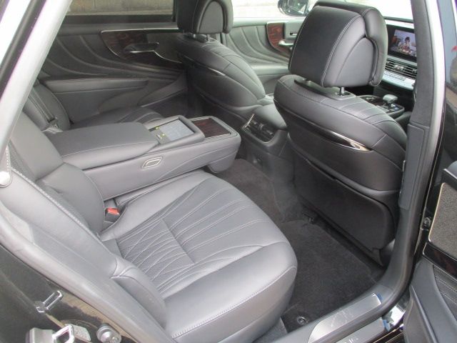 Lexus LS 2021-10 7735-12