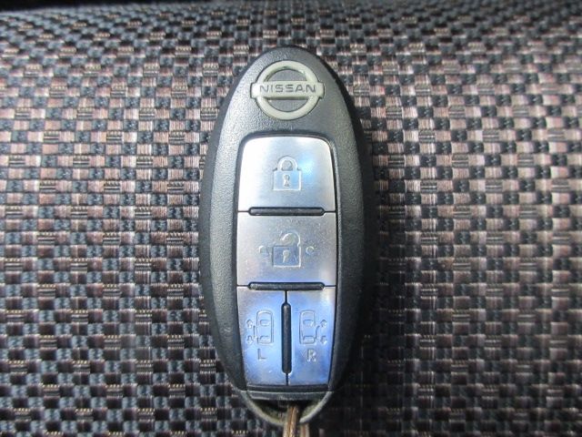 Nissan SERENA 2014-12 186523-18