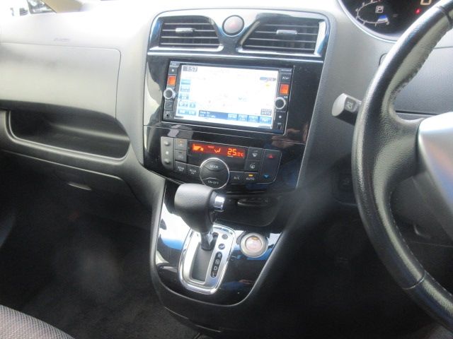 Nissan SERENA 2014-12 186523-12