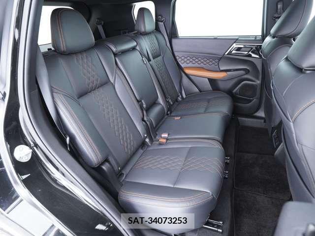 Mitsubishi OUTLANDER PHEV 2023-03 213558-8