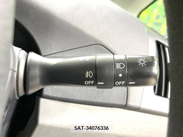 Toyota PRIUS 2011-02 322011-6