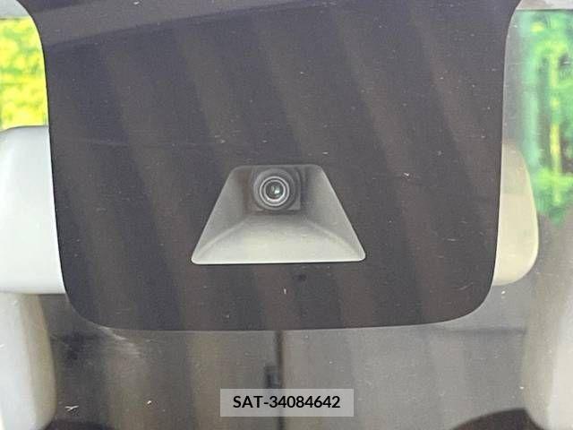 Nissan ROOX 2022-03 216132-3