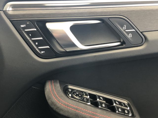 Porsche MACAN 2020-09 23027-17