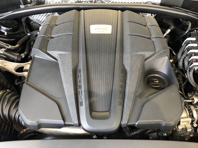 Porsche MACAN 2020-09 23027-18