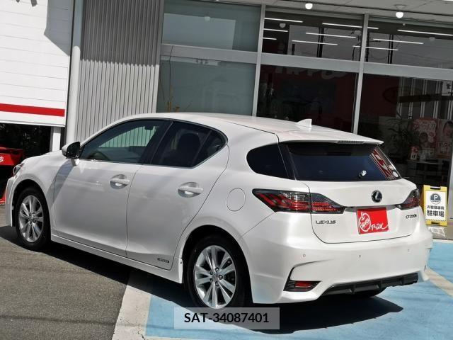 Lexus CT 2015-10 235217-11