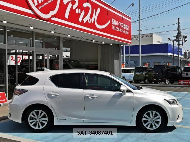 Lexus CT 2015-10 235217-3