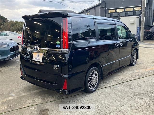 Toyota NOAH 2020-08 207377-8