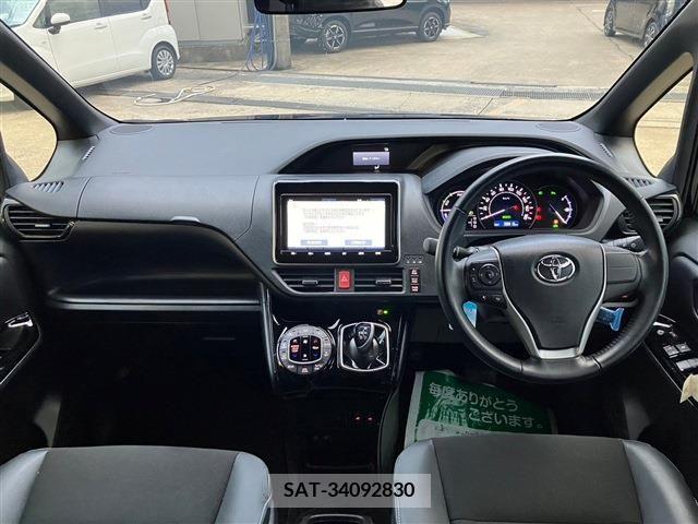 Toyota NOAH 2020-08 207377-1
