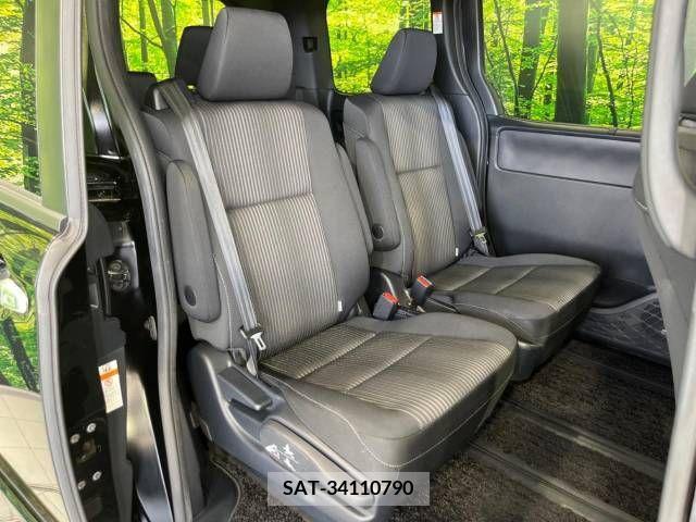 Toyota VOXY 2018-01 321578-8