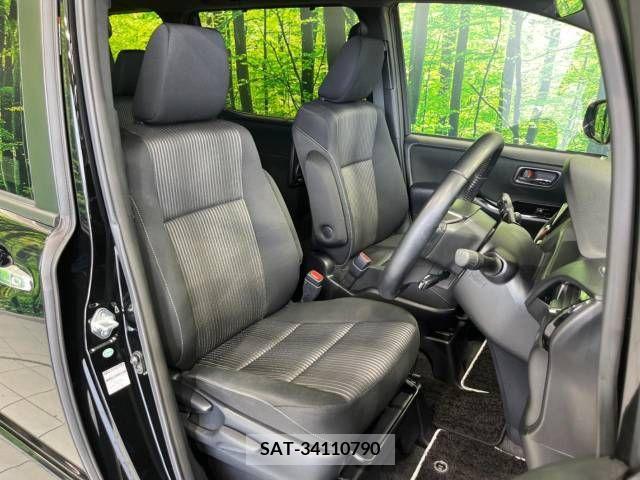 Toyota VOXY 2018-01 321578-7