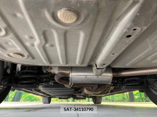 Toyota VOXY 2018-01 321578-19