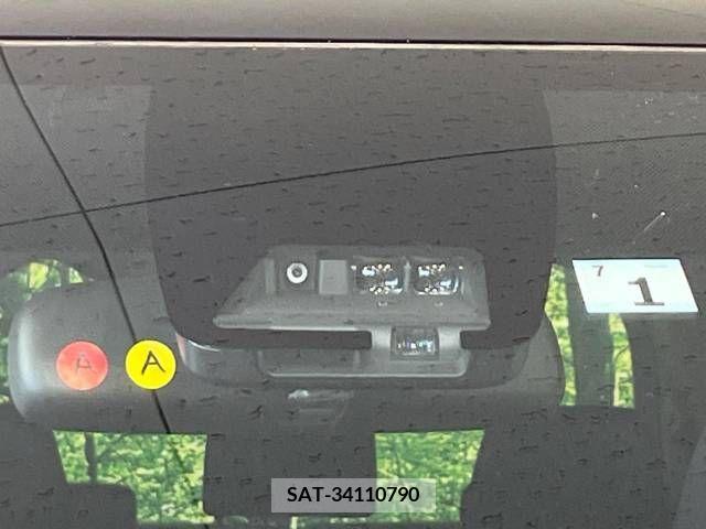 Toyota VOXY 2018-01 321578-6