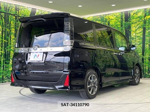 Toyota VOXY 2018-01 321578-17
