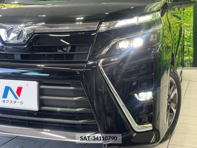 Toyota VOXY 2018-01 321578-12