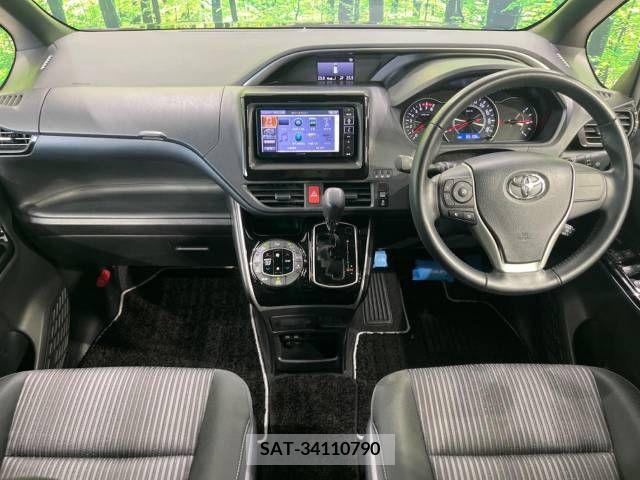 Toyota VOXY 2018-01 321578-1