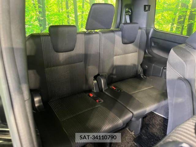 Toyota VOXY 2018-01 321578-9