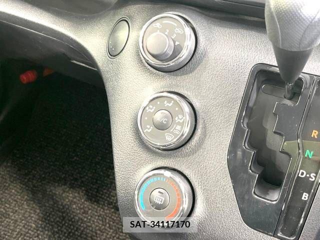 Toyota SIENTA 2019-08 298344-7
