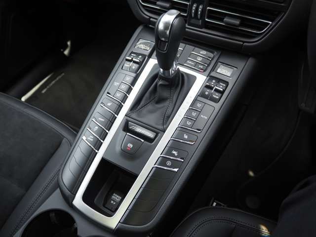 Porsche MACAN 2019-12 17604-8