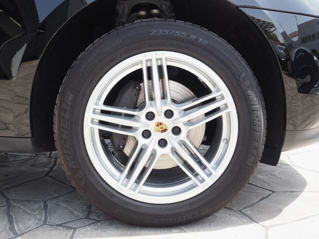 Porsche MACAN 2019-12 17604-17