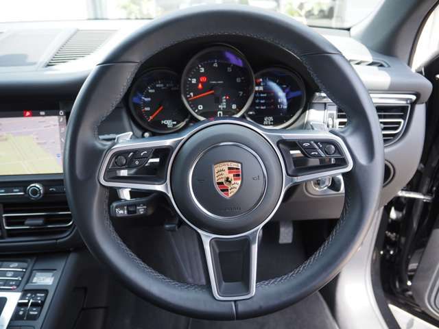 Porsche MACAN 2019-12 17604-9