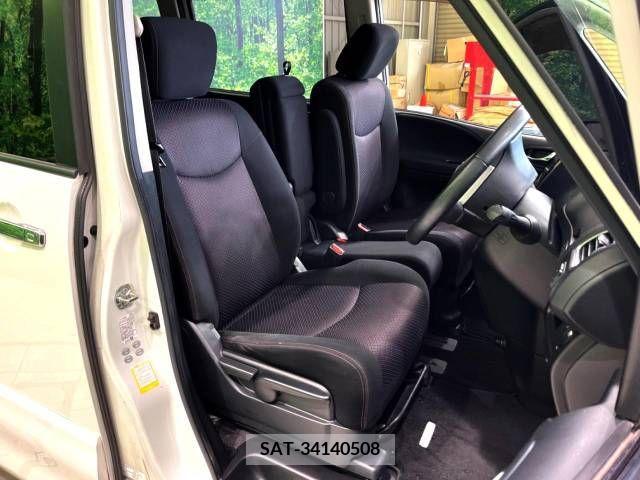 Nissan SERENA 2011-11 367631-8