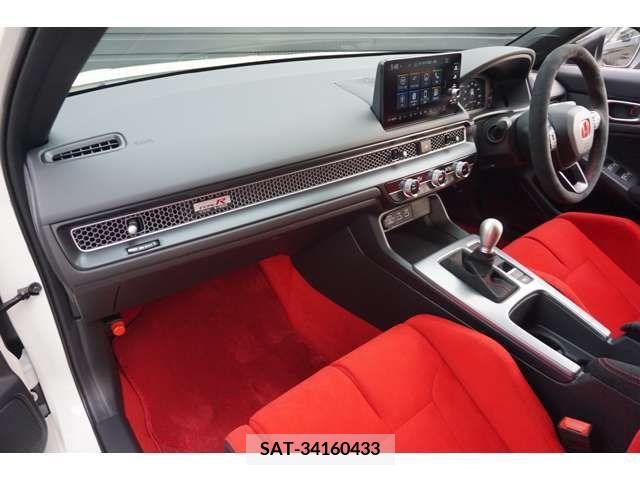 Honda CIVIC 2023-10 302713-19