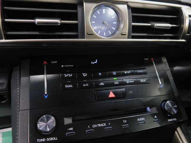 Lexus IS 2013-06 15375-18