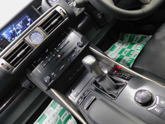 Lexus IS 2013-06 15375-14