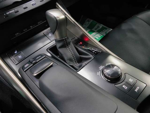 Lexus IS 2013-06 15375-19