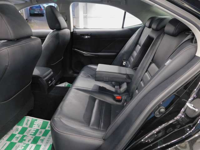 Lexus IS 2013-06 15375-7