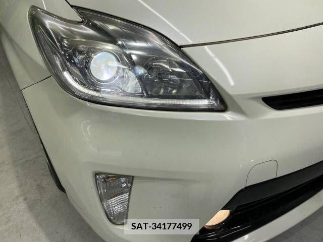 Toyota PRIUS 2015-11 282270-12