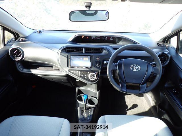 Toyota AQUA 2018-09 203582-1