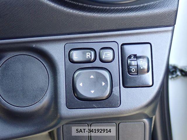 Toyota AQUA 2018-09 203582-11