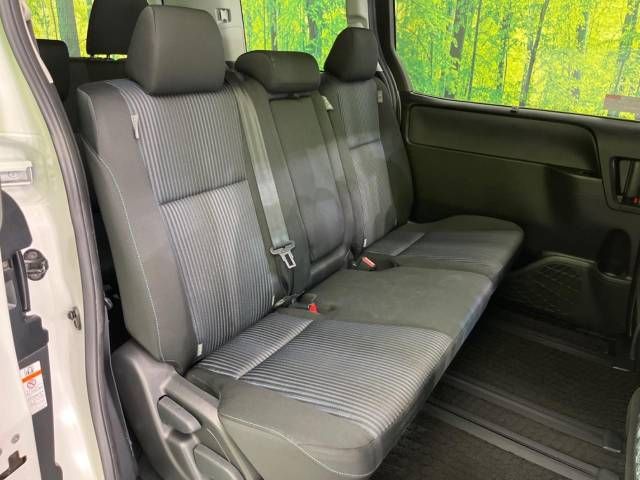 Toyota VOXY 2014-11 180851-9