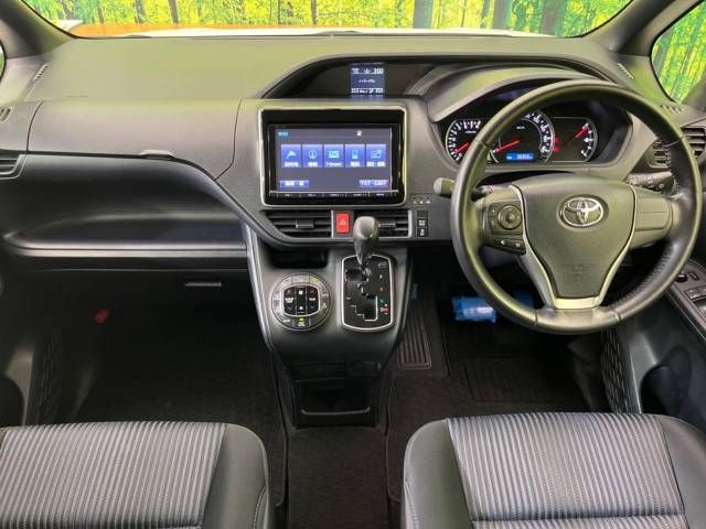 Toyota VOXY 2014-11 180851-1