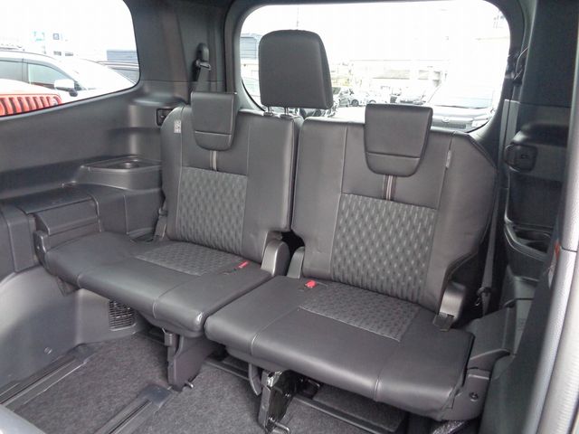 Toyota NOAH 2022-10 187459-6