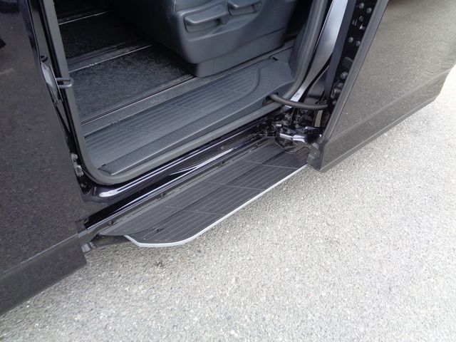Toyota NOAH 2022-10 187459-25