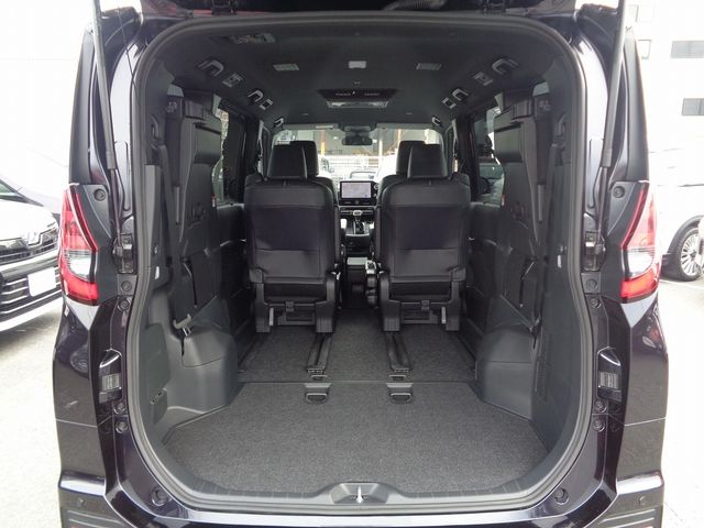 Toyota NOAH 2022-10 187459-8