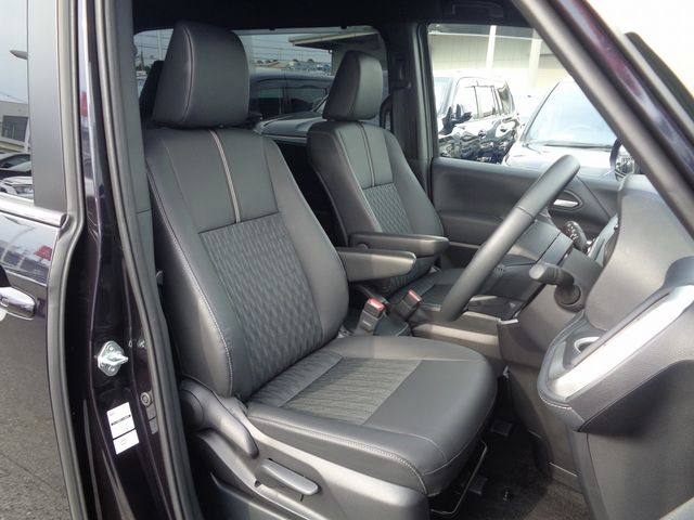 Toyota NOAH 2022-10 187459-3
