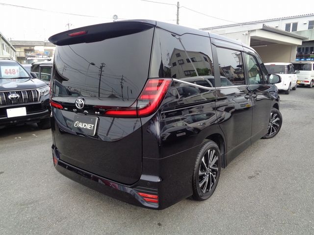 Toyota NOAH 2022-10 187459-2