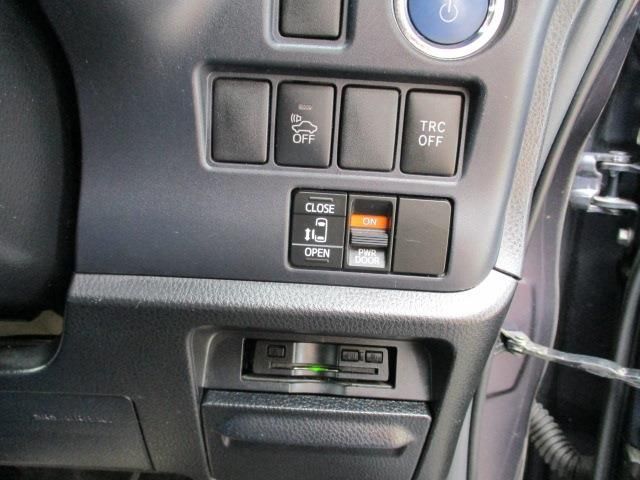 Toyota VOXY HYBRID 2015-01 3965-12