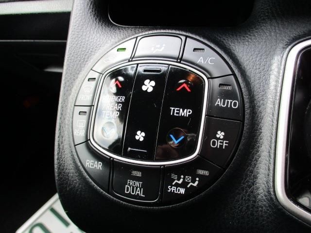 Toyota VOXY HYBRID 2015-01 3965-7