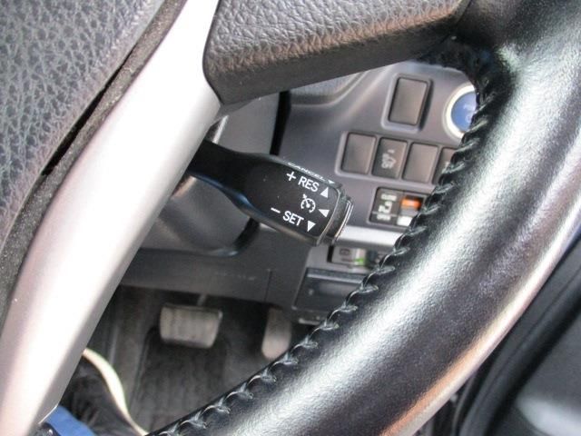 Toyota VOXY HYBRID 2015-01 3965-11